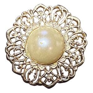 Vintage Gold Tone Brooch‎ Faux Pearl Center Filigree Floral Pin